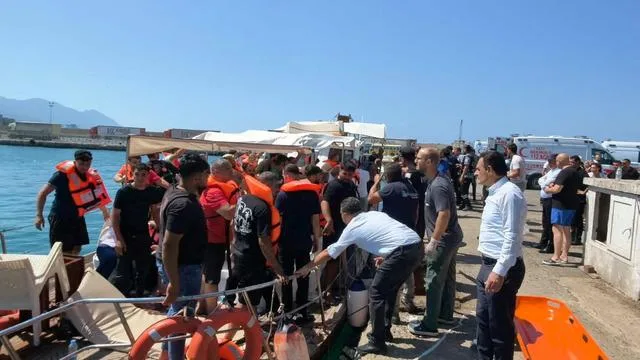 Fähre gekentert: Mindestens sechs Tote bei Schiffsunglück vor der Küste Nordzyperns