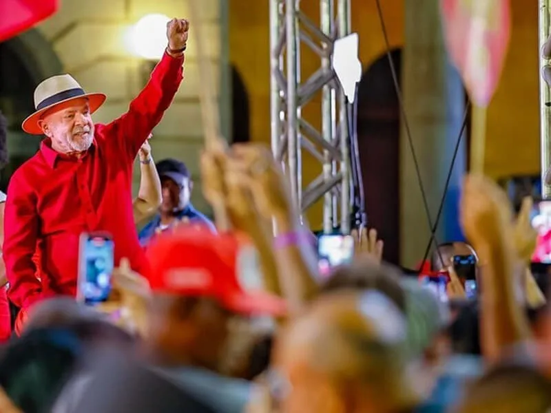 "Não quero mostrar pau para ninguém", diz Lula em entrega de obra