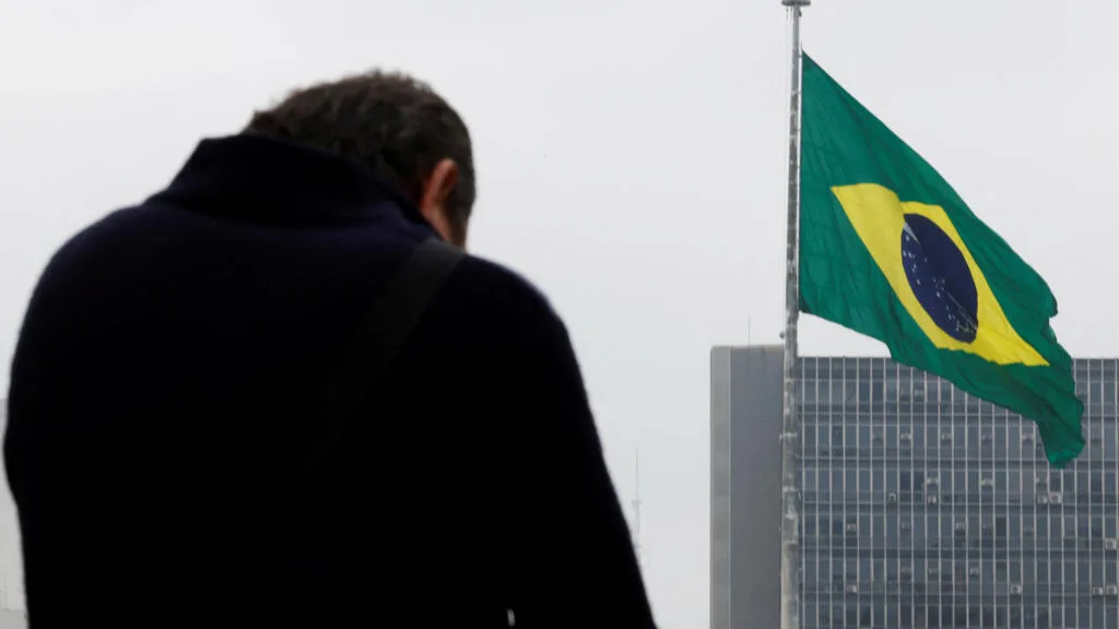 Imprensa francesa repercute estratégias de Lula e Flávio na reta final da campanha no Brasil