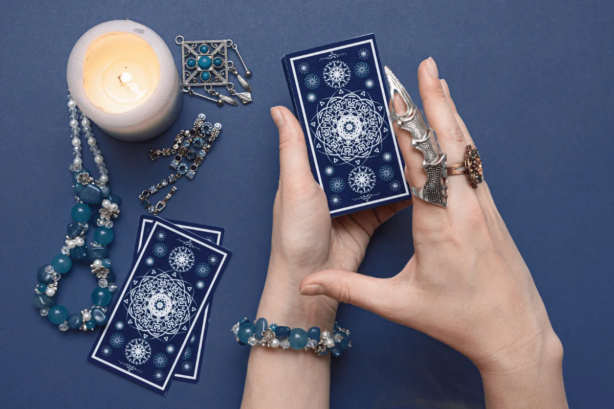 Tarot do dia: previsão para os 12 signos em 15/08/2026