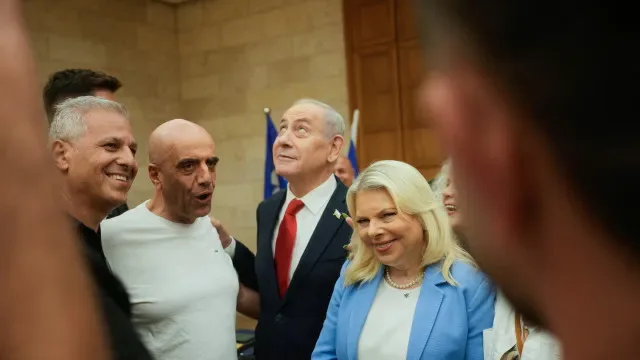 Sara Netanyahu sugeriu que dirigente da oposição conhecia plano do Hamas