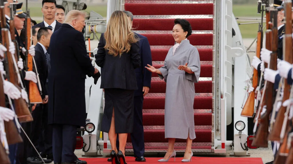 États-Unis - Chine : Donald Trump accueille chaleureusement Xi Jinping à l'aéroport