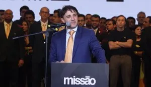 Renan Santos desafia Flávio a “acareação pública” após caso de filiação ao Missão