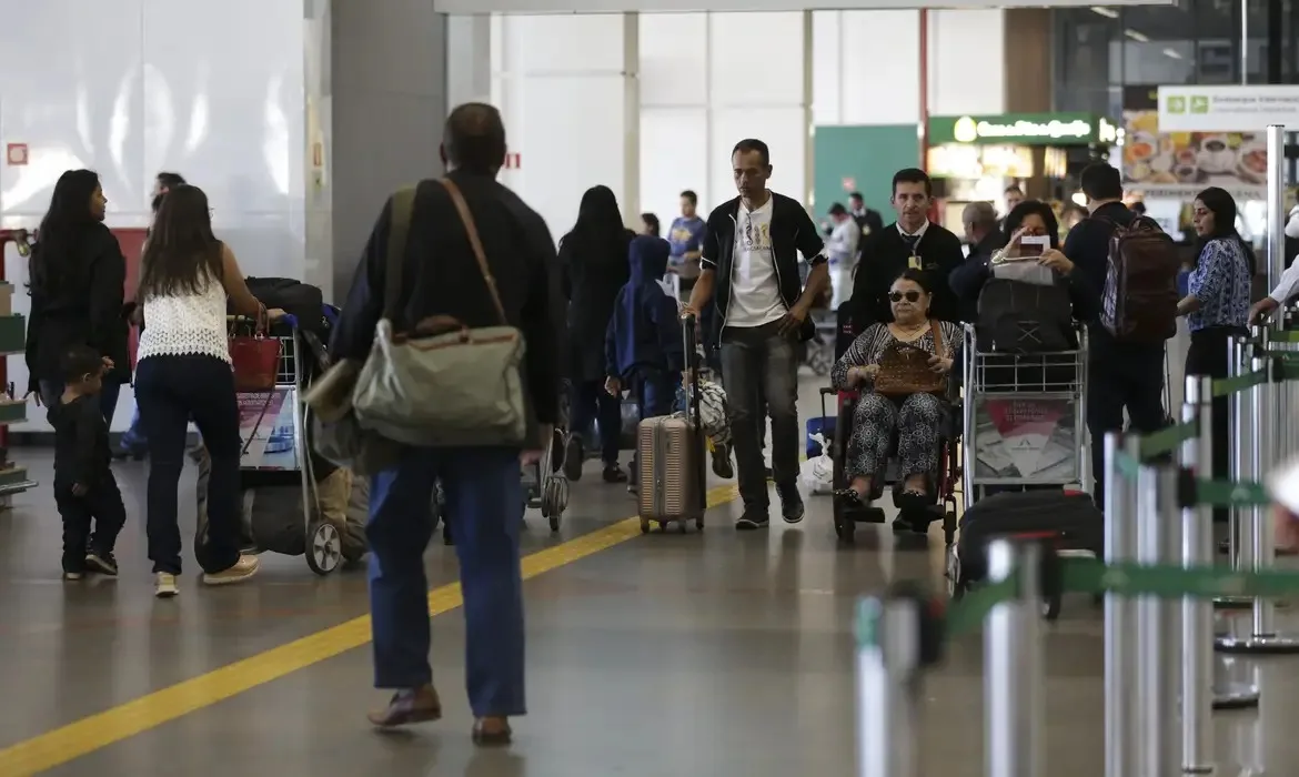 Biometria passa a ser exigida de passageiros em aeroportos e portos