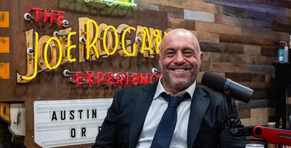 Podcaster Joe Rogan e Spotify prolongam parceria com acordo estimado em 250 milhões de dólares