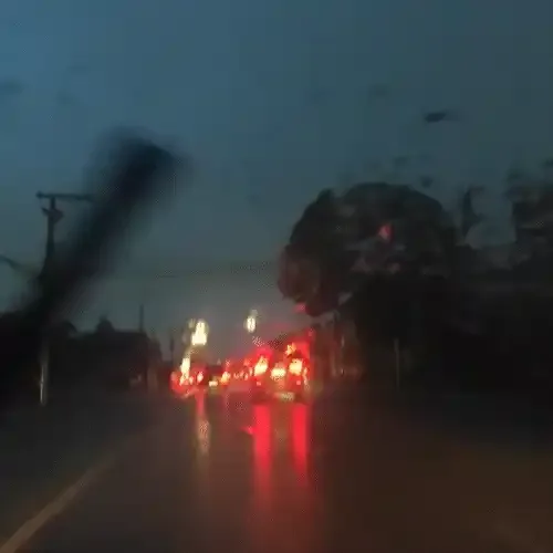 Chuva atinge Campo Grande e região da Bandeirantes relata falta de luz