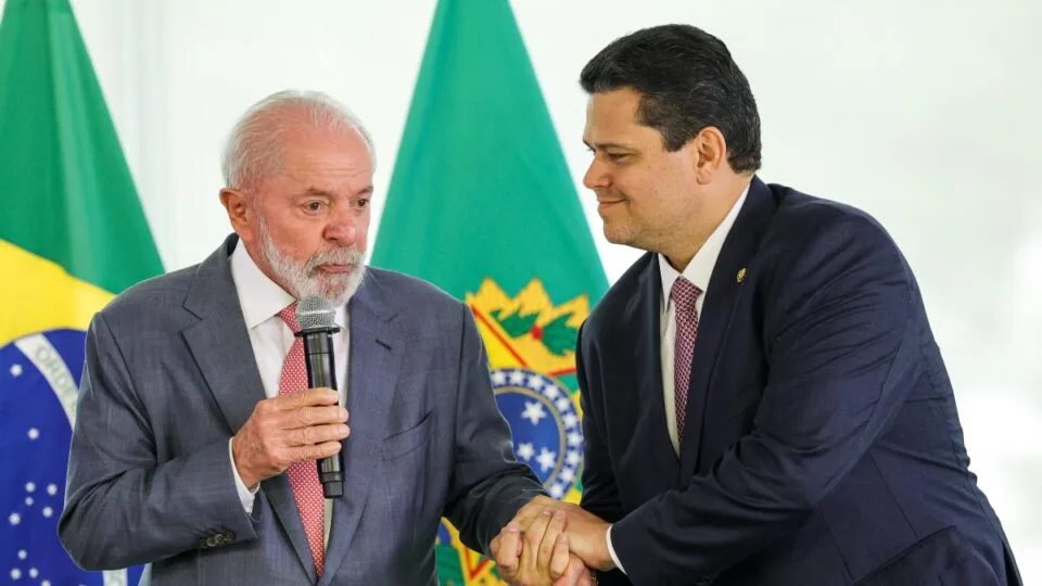 Petróleo e Congresso: como Lula e Alcolumbre reconstruíram uma aliança de interesses