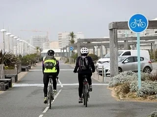 À vélo, est-on obligé d’emprunter les pistes cyclables lorsqu’elles existent ?