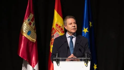 Dos modelos de educación: Page anuncia casi 1.000 plazas nuevas de docentes mientras los de Ayuso van a la huelga