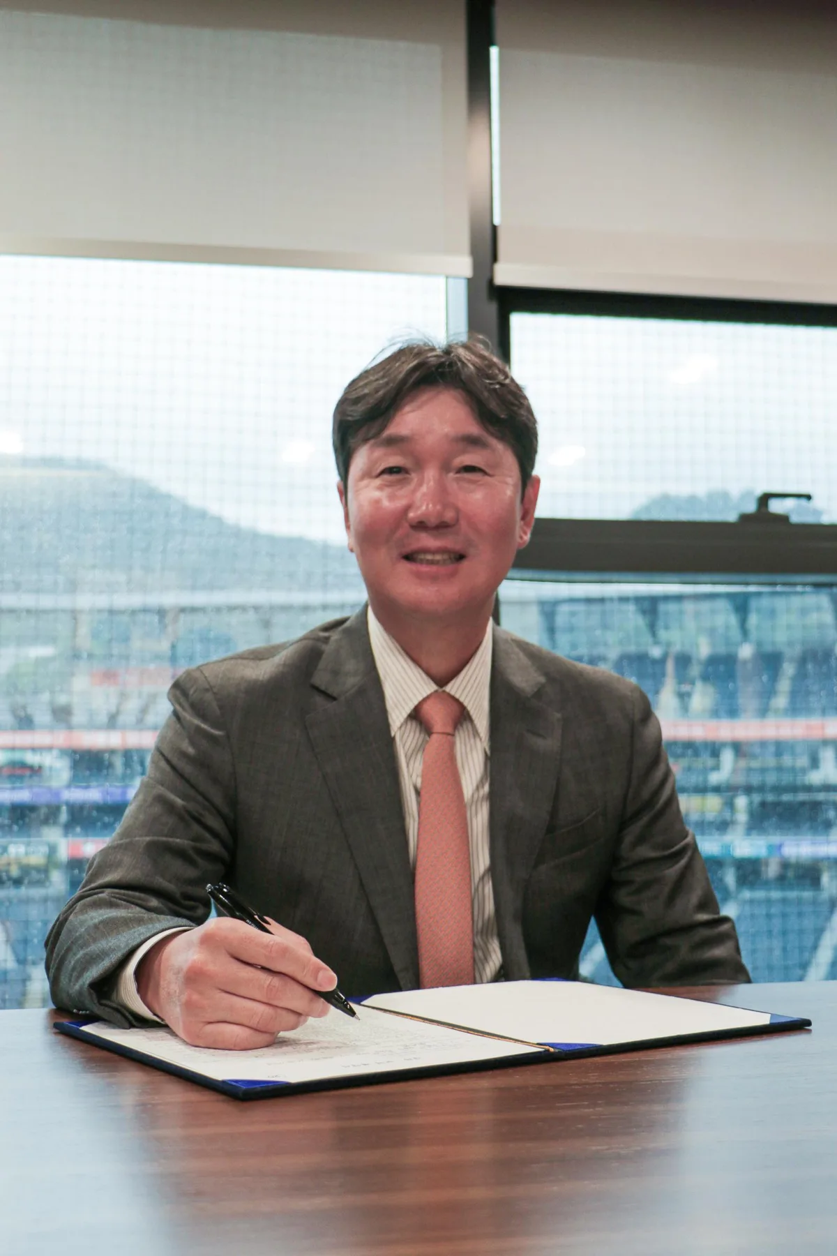 한화, 새 사령탑 류지현 대표팀 감독…3년 총액 20억원