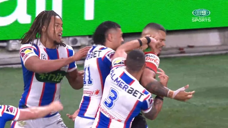 Latrell, Gagai come to blows