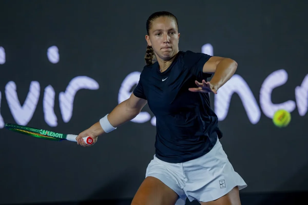 Francesa Parry supera Mertens outra vez e ganha primeiro título de WTA