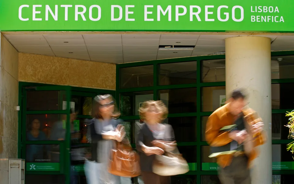Desemprego registado com queda homóloga de 9,3% em agosto
