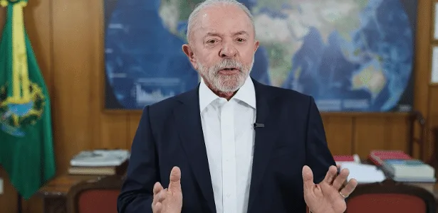 Lula alfineta Flávio e diz a evangélicos que não faz discurso em igreja
