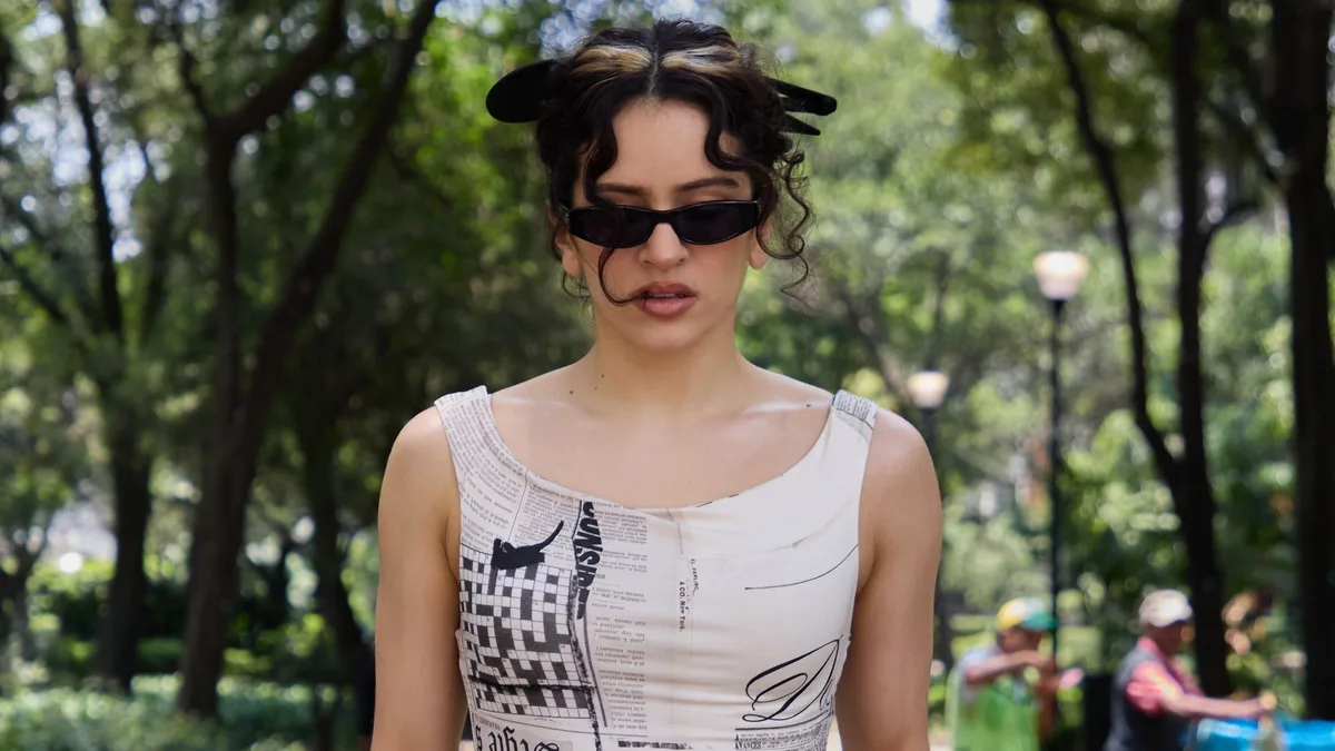 Rosalía recupera en México el estampado que unió a Dior, Zara y Carrie Bradshaw