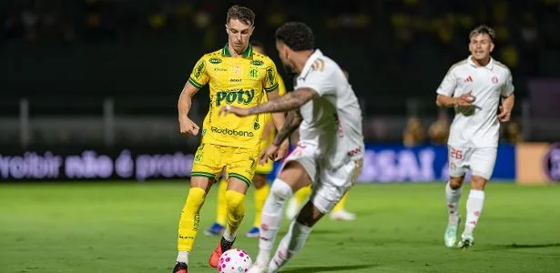 Mirassol aproveita expulsão, vence Inter e respira; Corinthians agradece
