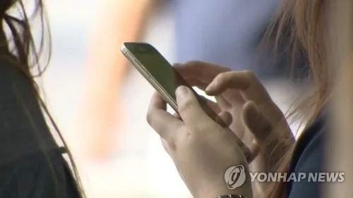 깨진 휴대전화 들고 일부러 어깨 '쿵'…수천만원 뜯어낸 20대