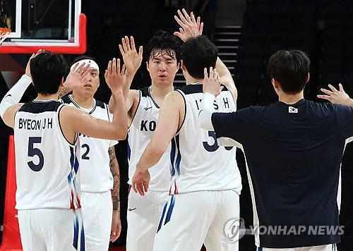 [아시안게임] '이현중 26점' 남자 농구, 12년 만에 결승 진출…은메달 확보