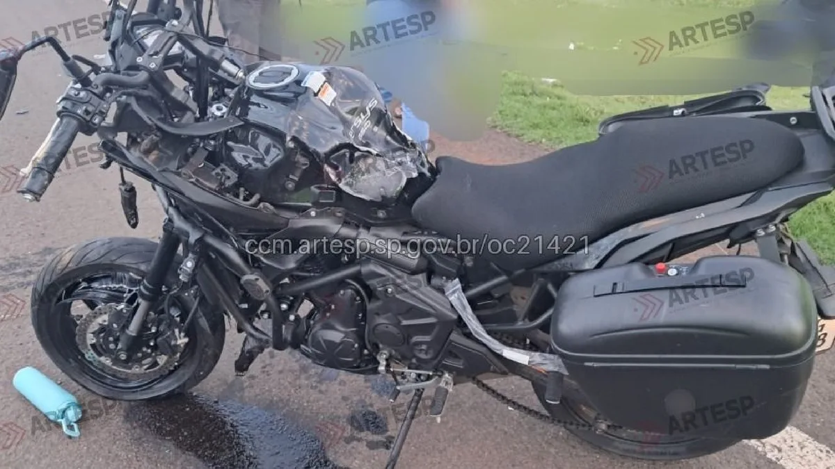 Acidente entre moto e carreta deixa um morto e um ferido grave na SP-270 em Paraguaçu Paulista