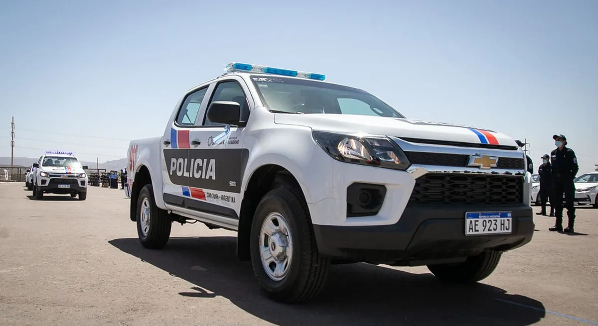 Insólito: detuvieron a un policía acusado de robarle la tarjeta a un compañero para comprar fiambre