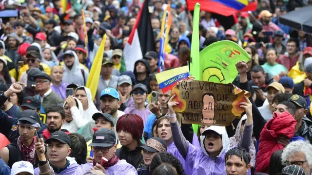Protestos na Colômbia contra o novo presidente de extrema-direita