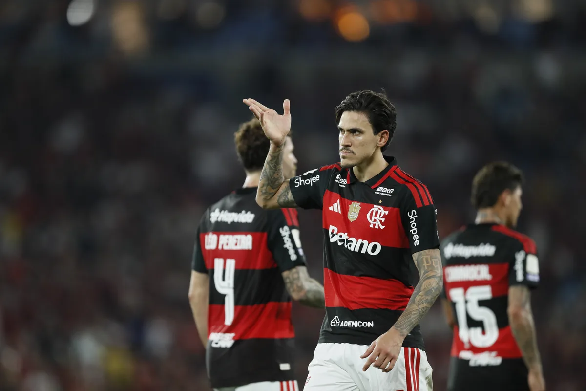 Pedro vai da irritação ao abraço em Jardim, encerra seca no Flamengo e projeta ida à Seleção: "Cabeça feliz"