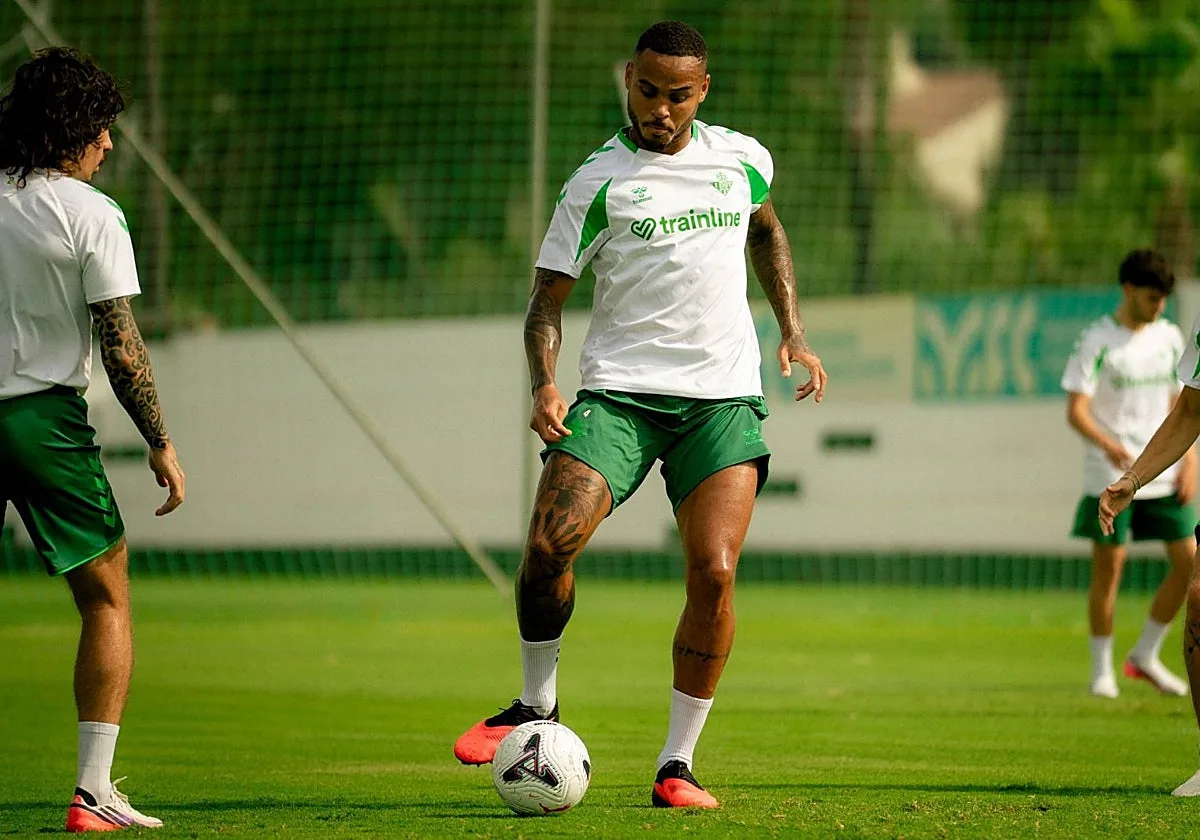 Natan: «Tengo contrato con el Betis y estoy feliz aquí, lo quiero dejar claro»