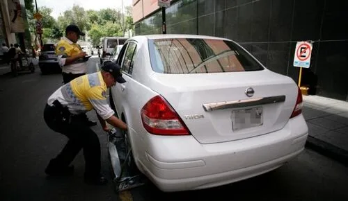 De cuánto es la multa por quitar la "araña" de un auto