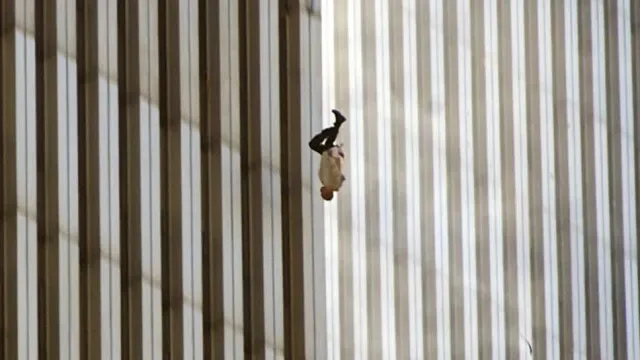 Quem era "Falling Man"? Mistério mantém-se 25 anos após o 11 de Setembro
