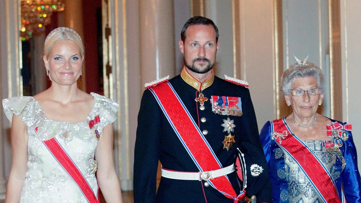 El tesoro que Astrid de Noruega guardó durante décadas y que ahora pasa a la reina Mette-Marit: una tiara con mil diamantes y más de un siglo de historia
