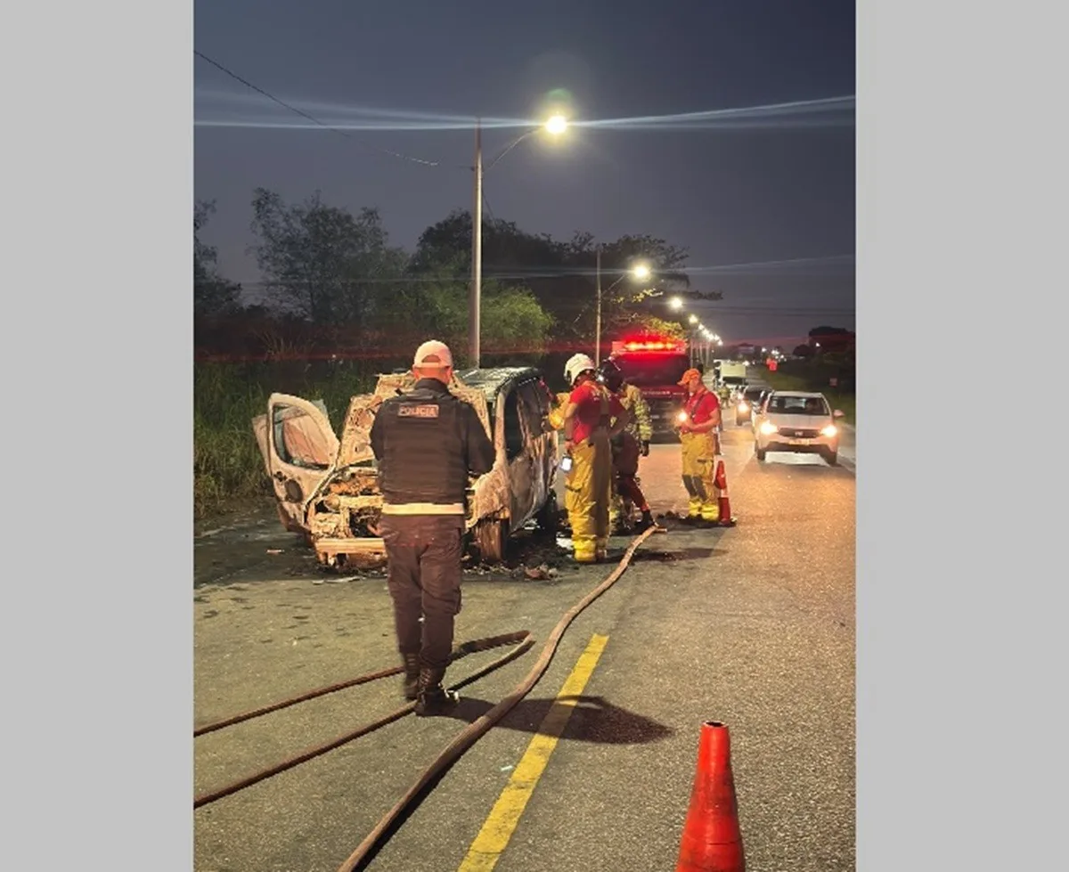 Carro explode e deixa homem com 63% do corpo queimado em São Pedro da Aldeia