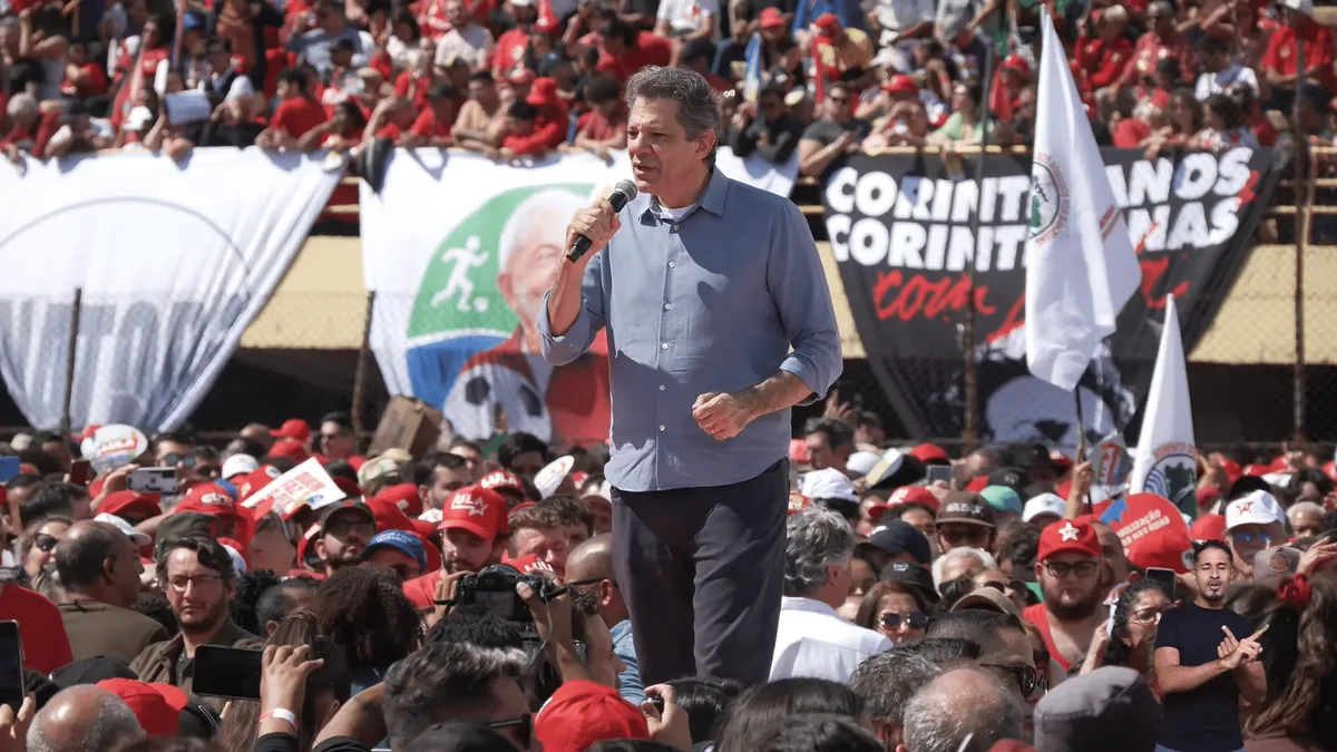 Haddad no ABC: “Lula nunca baixou a cabeça para banqueiro. Tratava faxineiro igual bilionário”