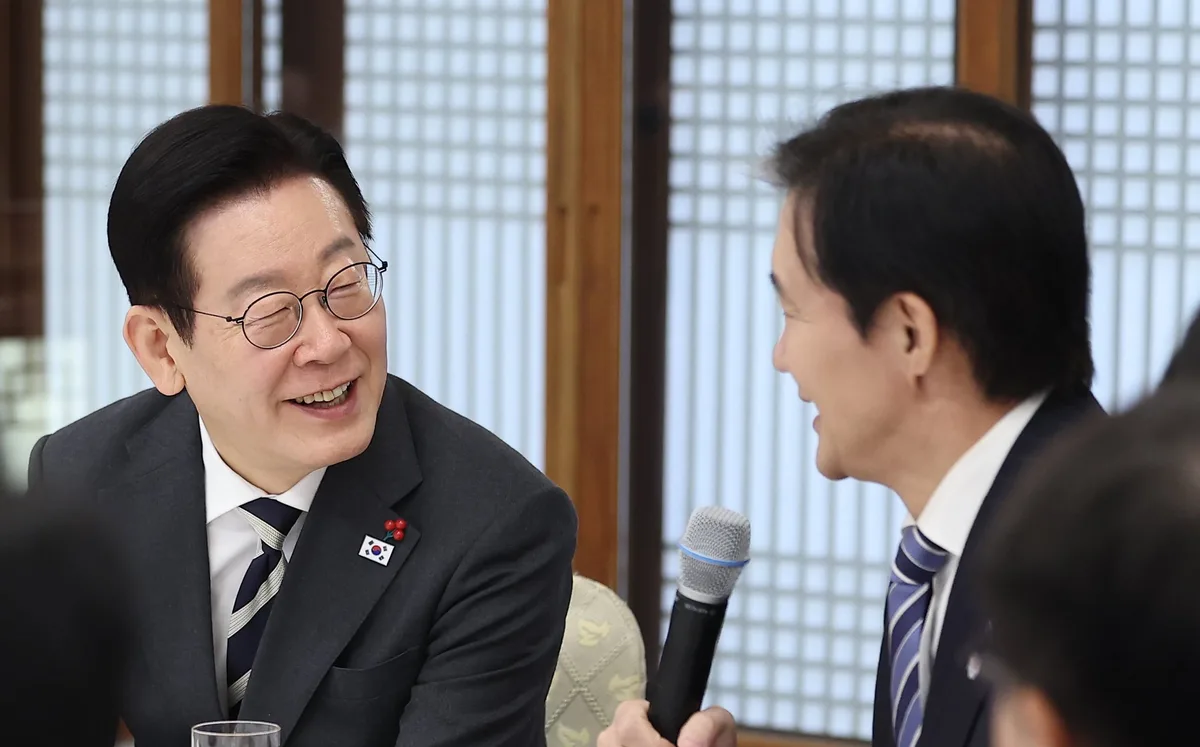 조국 “李대통령 지지율 33.8%… ‘문조털래유’ 적으로 쳐낸 결과”
