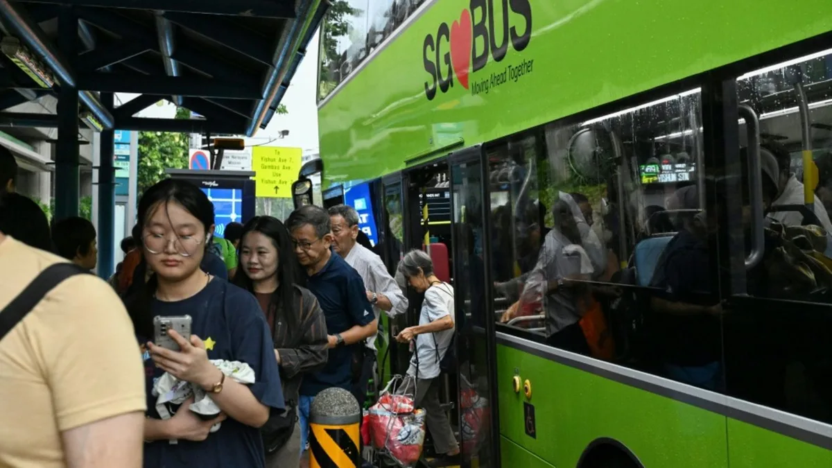 340 Euro Strafe für Füße auf Sitzen: Busse in Singapur verschärfen Vorschriften