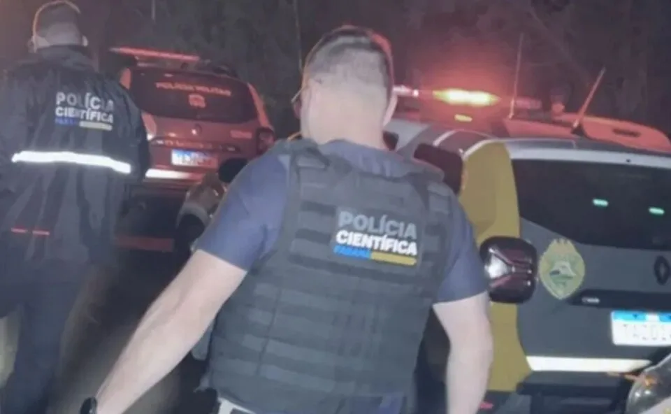Homem é encontrado morto com tiro no rosto dentro de valeta em área rural; vítima também tinha perfuração na mão