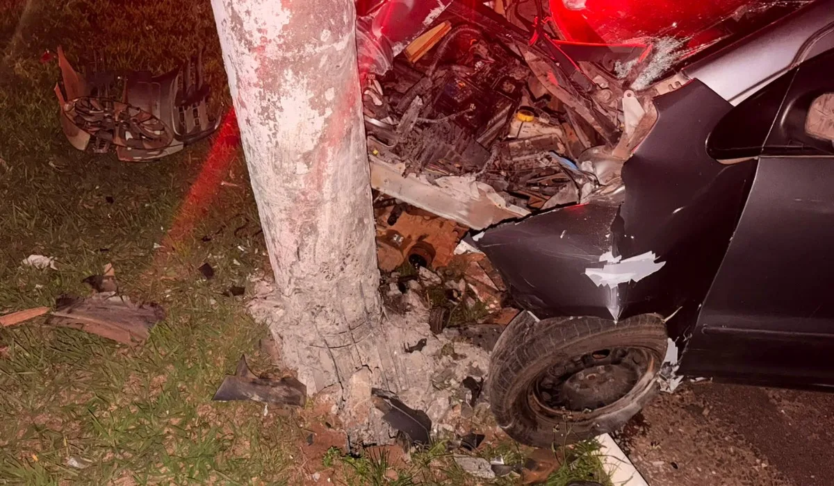 Bebê de 5 meses morre após carro atingir poste no interior de SP