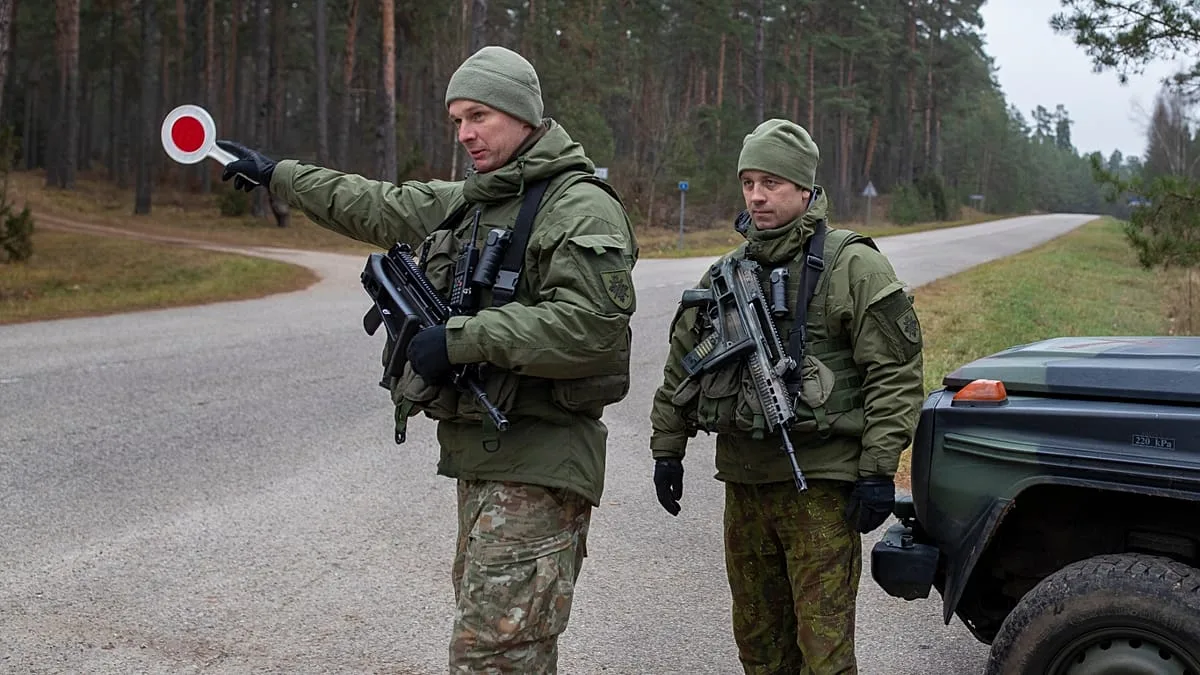 Lituânia escava fossos para reforçar fronteiras com Rússia e Bielorrússia