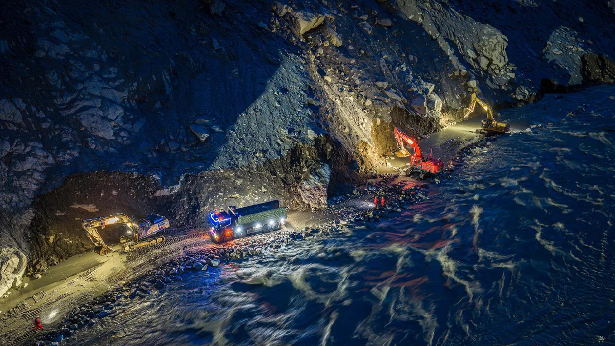 Experts: steep gorges amplified deadly mudslide on China-Nepal border
