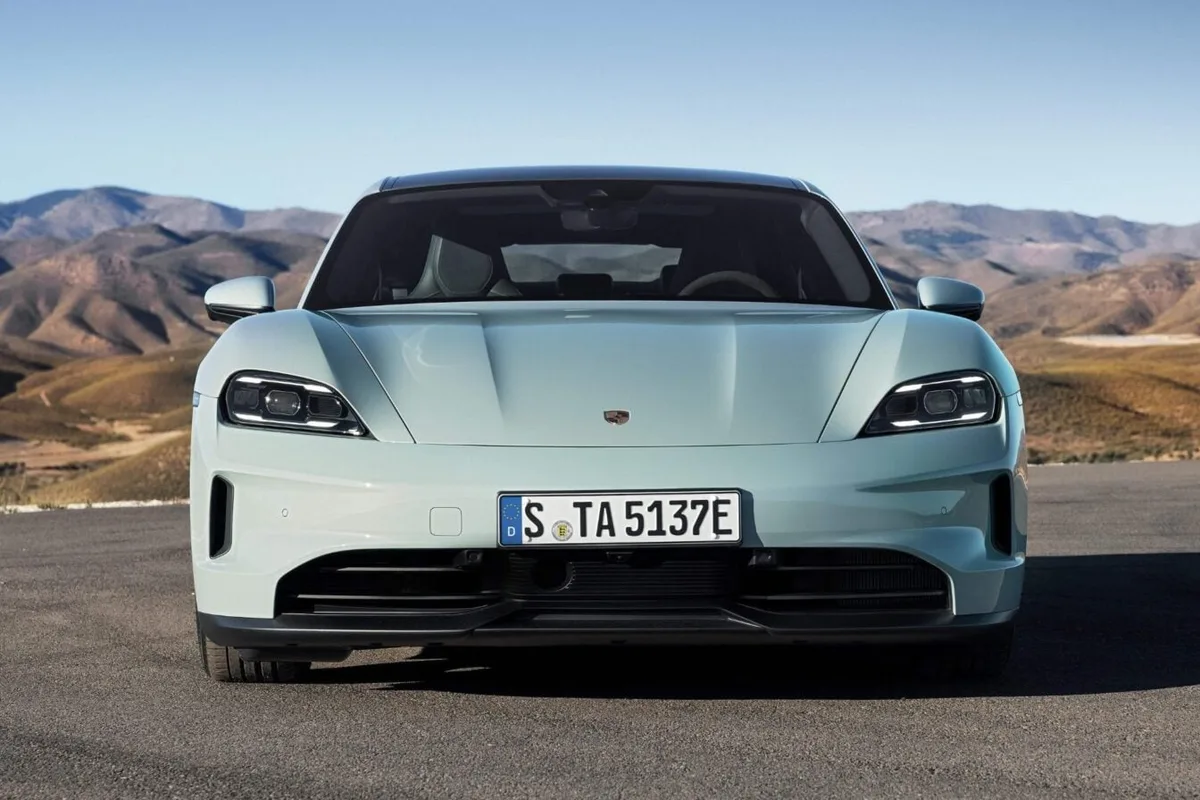 Coup de théâtre chez Porsche : la voiture électrique iconique de la marque bientôt menacée ?