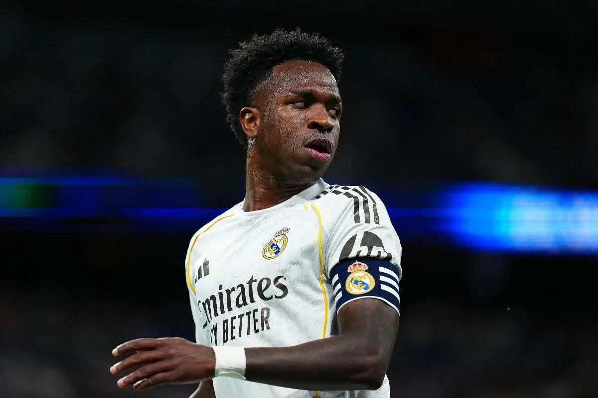 Mourinho defende Vini Jr após críticas e denuncia “bullying” contra brasileiro na Espanha