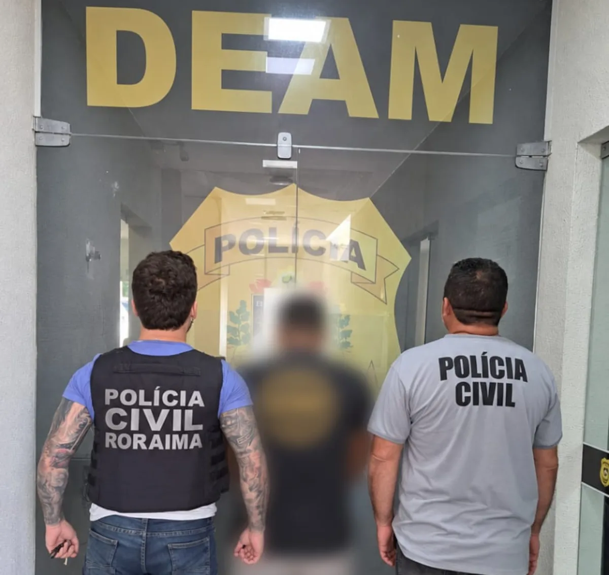 Homem é preso por perseguir, agredir e ameaçar ex de morte com foto de arma em Boa Vista