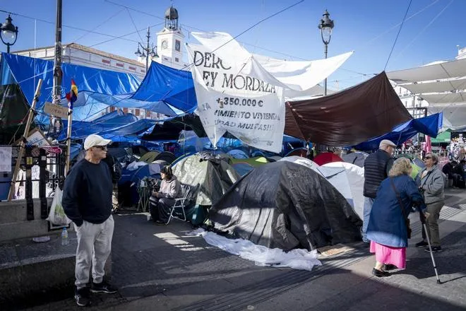 La Comunidad de Madrid pide desalojar la acampada de Sol por la "acumulación y fermentación de orines" en los pozos de ventilación de Metro