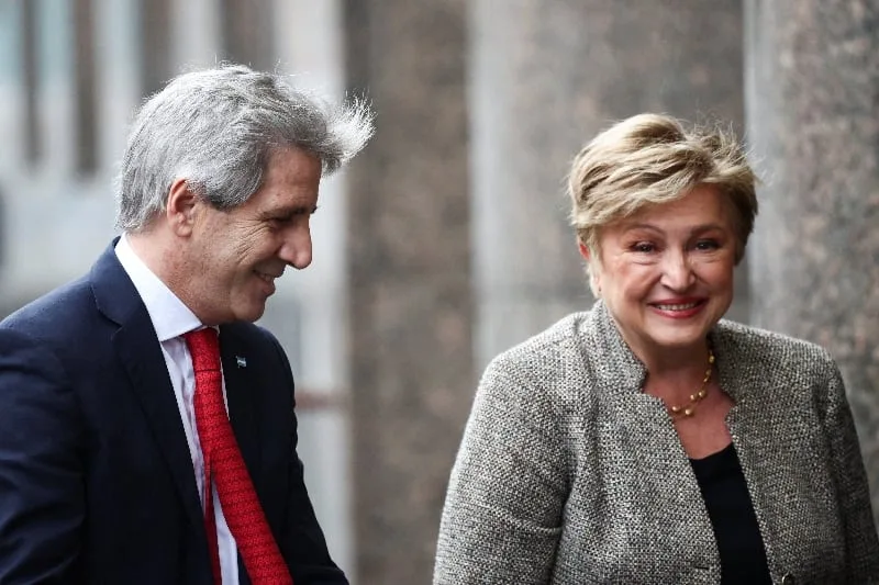 Misión del FMI en la Argentina: cómo se posiciona el Gobierno ante la meta de reservas que nunca se cumplió sin un “perdón”