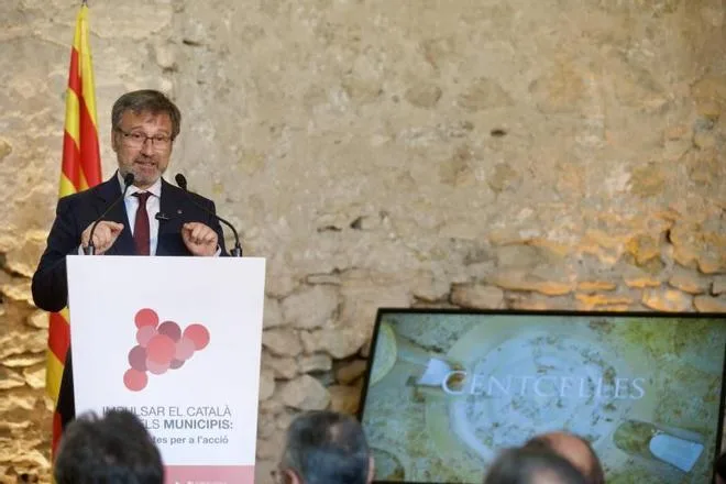 El Govern contempla incrementar la oferta de cursos de catalán después de la regularización de personas migrantes