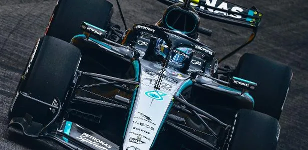 Por que a Mercedes está com dois carros diferentes no GP de Singapura