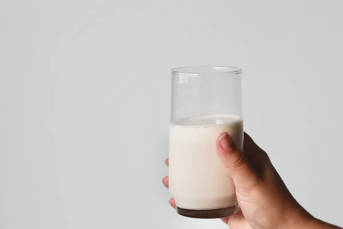 Intolerante à lactose? Saiba quais alimentos podem conter derivados do leite sem você saber
