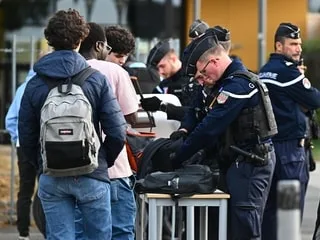 Menace cyber, catastrophes, terrorisme : les ministres de l’Éducation et de l’Intérieur soucieux de protéger les écoles
