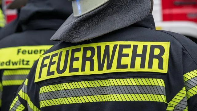 Feuerwehreinsatz: Mann rettet Hund aus brennendem Anwesen im Vogelsbergkreis