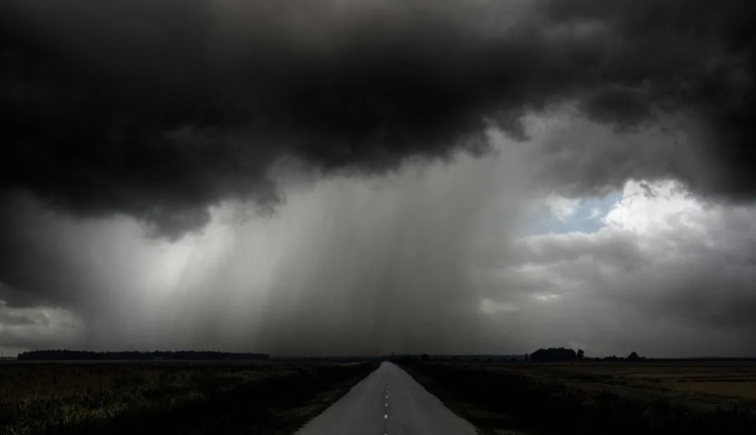Frente fria provoca chuva, ventos e queda de granizo; acumulados chegam a 100 mm