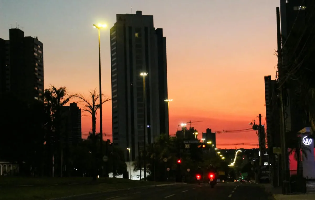 Quinta-feira terá calor de até 41°C, ar seco e alerta de ventos fortes